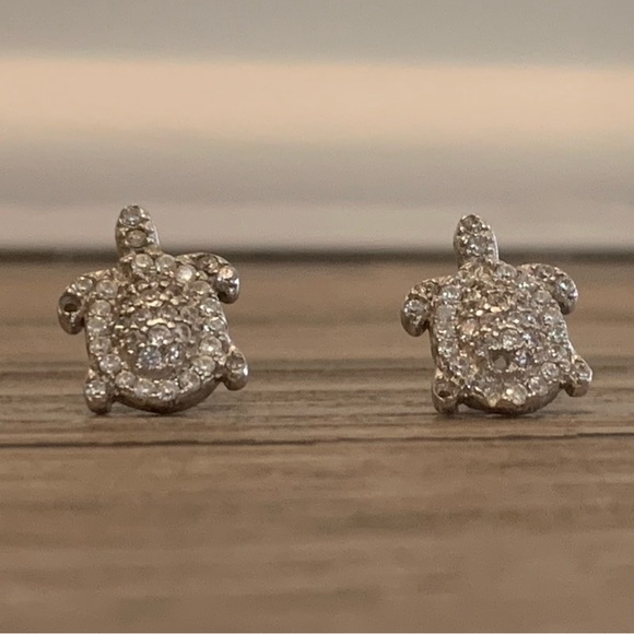 Turtle studs - Picture 3 of 3